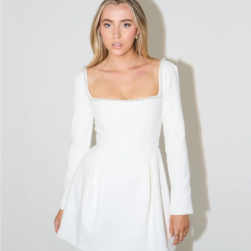 Elegant White Long-Sleeve Dress